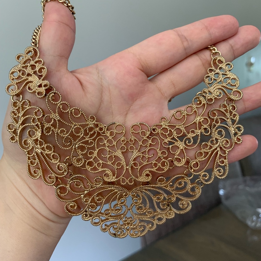 Gold statement necklace - Picture 2 of 2